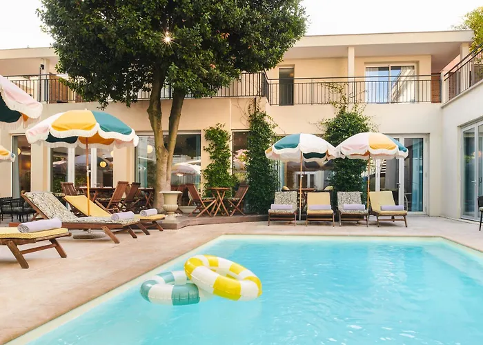 Maison Des Ambassadeurs, A Small Luxury Hotels
